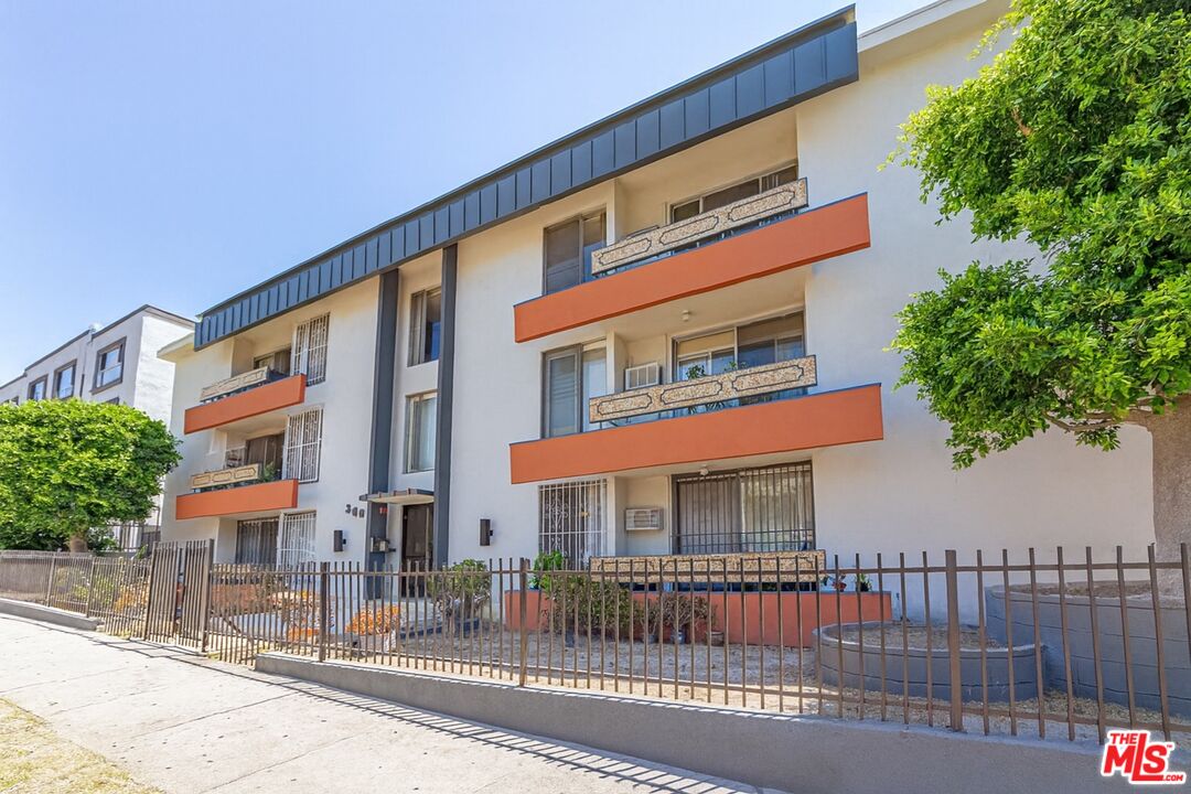 360 S Kenmore Ave Unit: 209