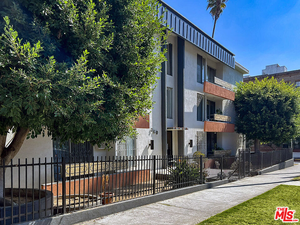 360 S Kenmore Ave Unit: 209