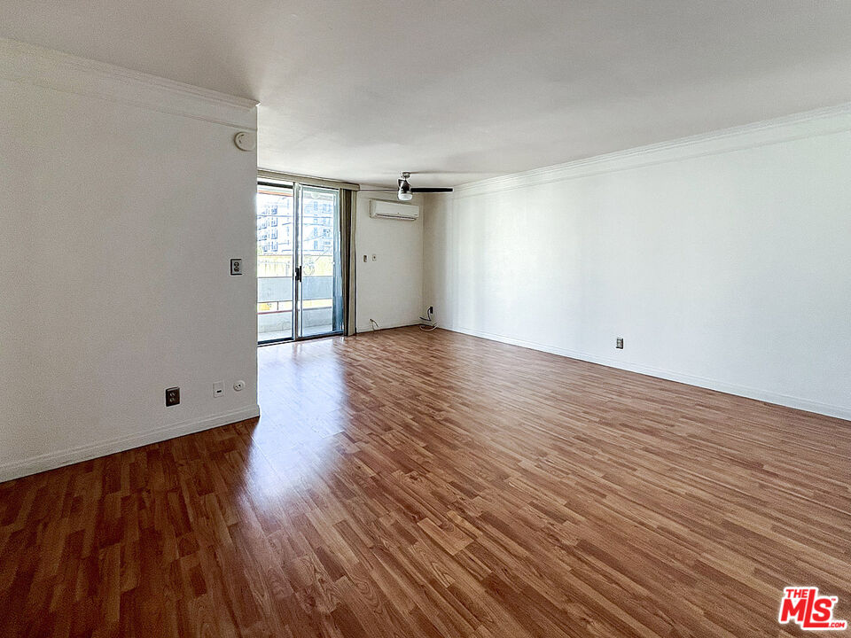 360 S Kenmore Ave Unit: 209