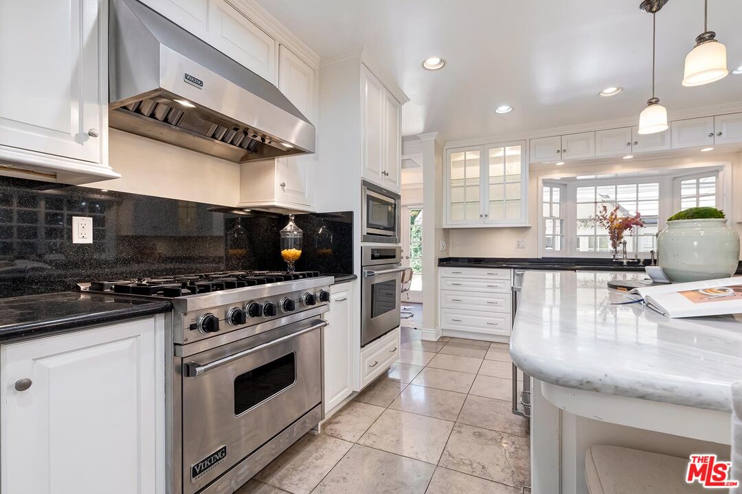 547 Loring Ave