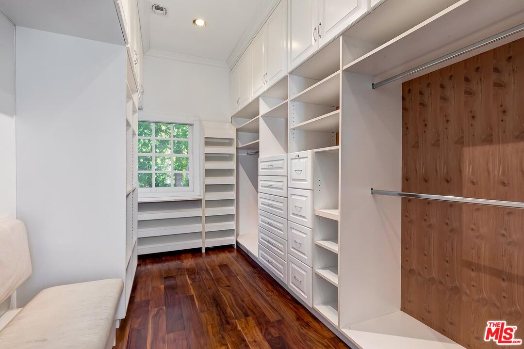 547 Loring Ave