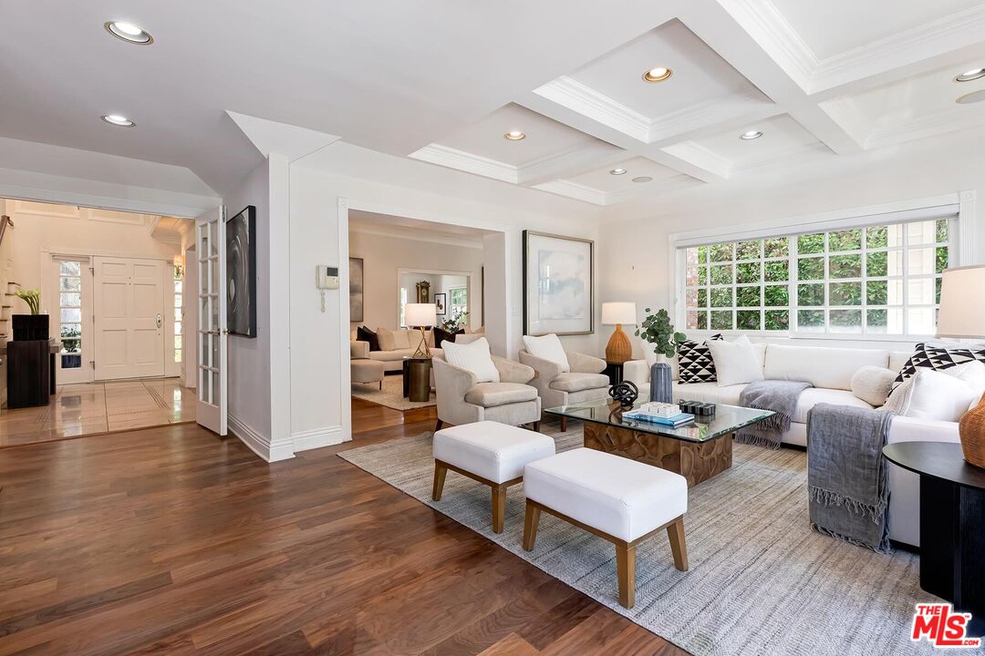 547 Loring Ave