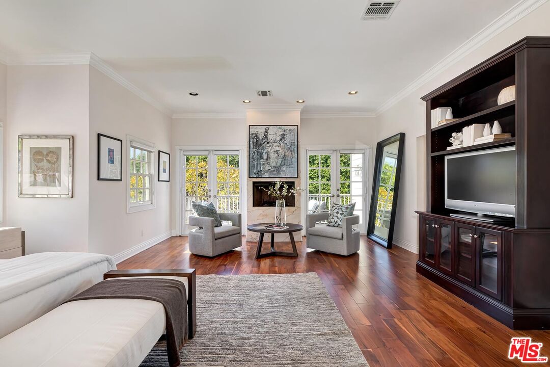547 Loring Ave
