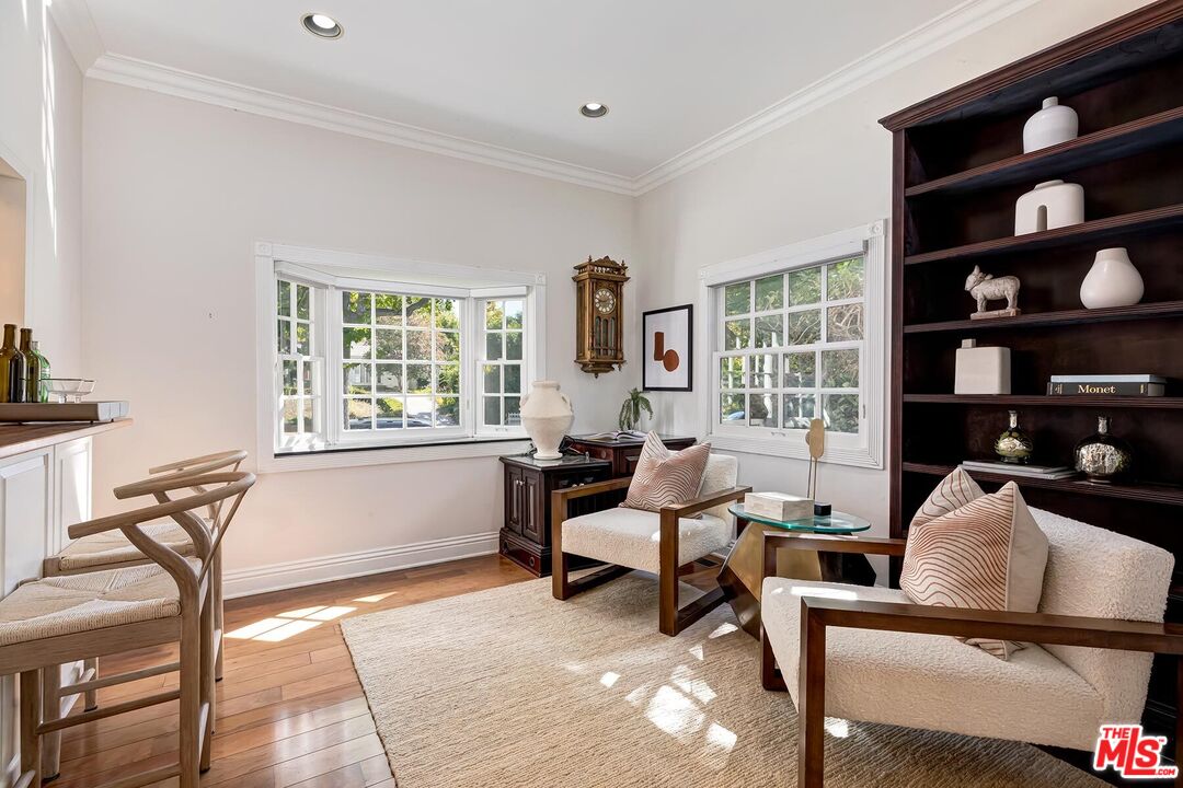 547 Loring Ave