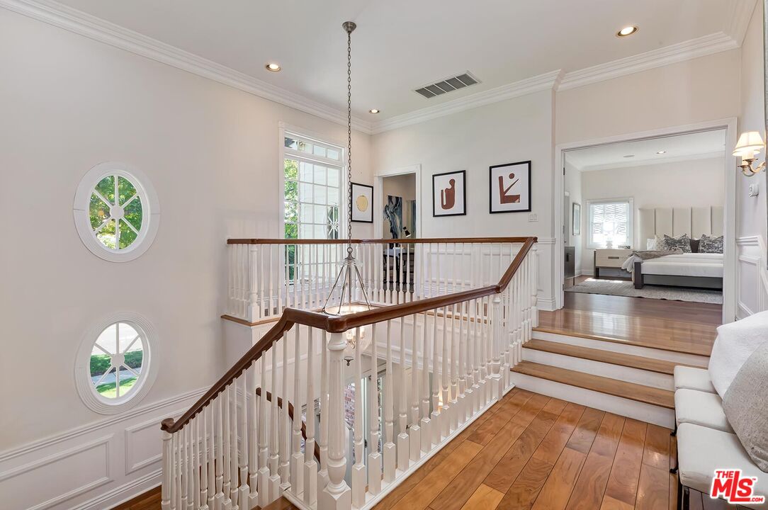 547 Loring Ave