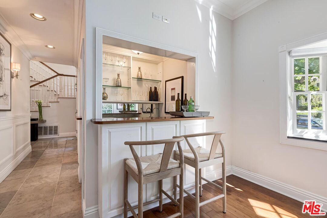 547 Loring Ave