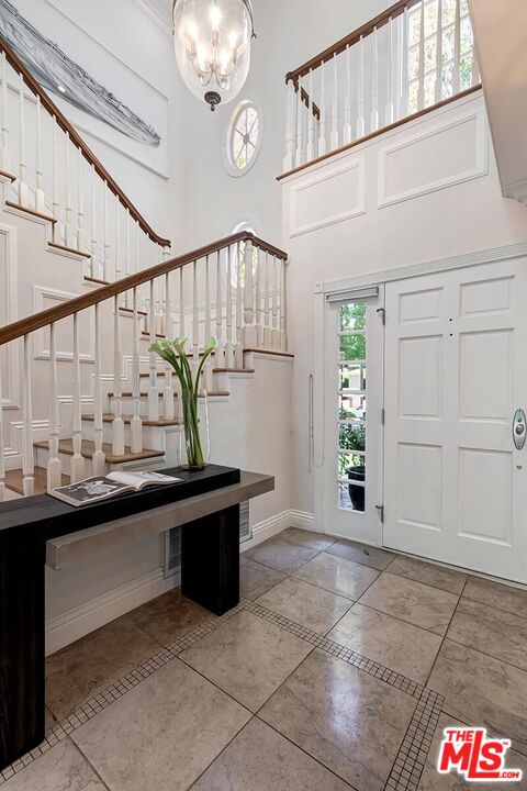 547 Loring Ave