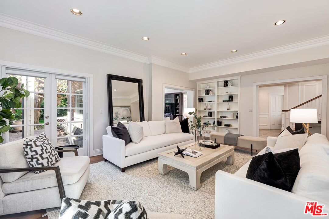 547 Loring Ave