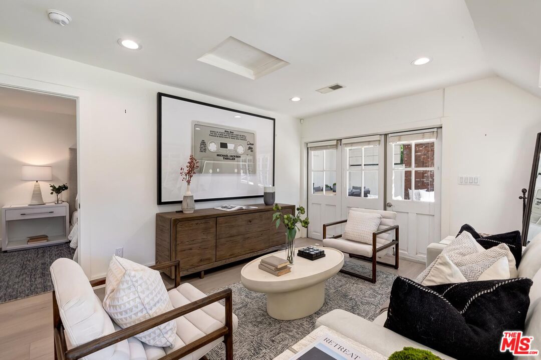 547 Loring Ave