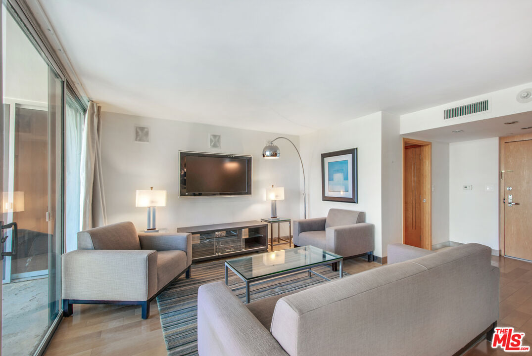 201 Ocean Ave Unit: 1505B
