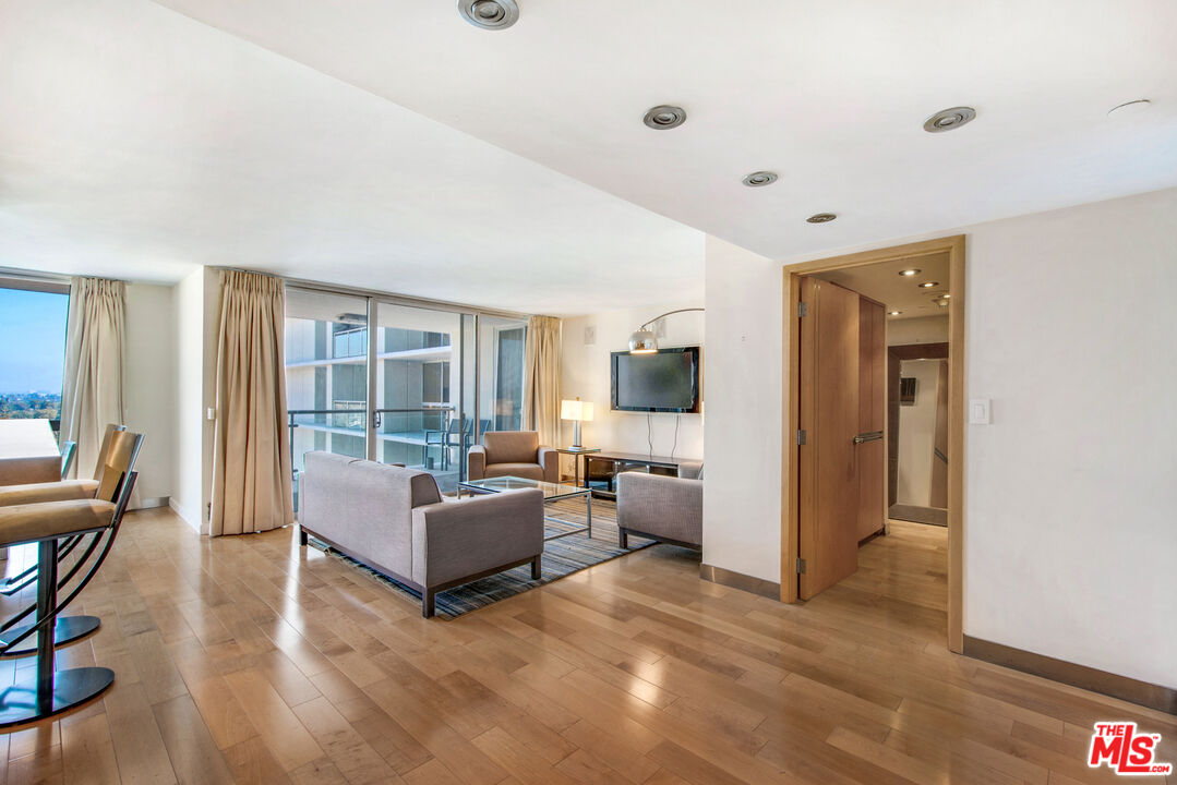 201 Ocean Ave Unit: 1505B