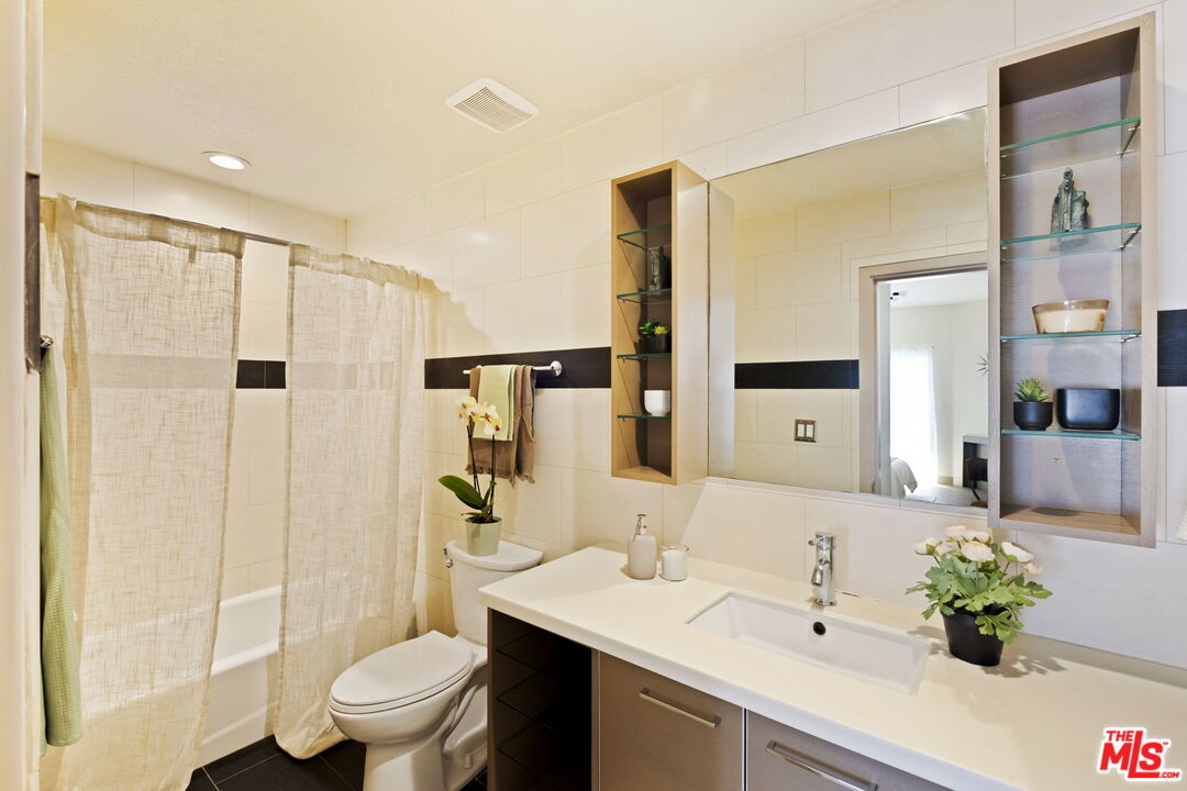 1717 Malcolm Ave Unit: 303