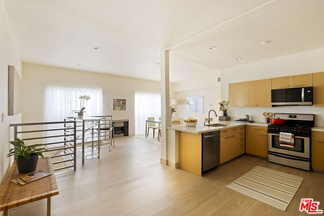 1717 Malcolm Ave Unit: 303