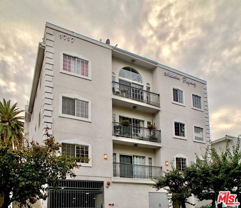 1717 Malcolm Ave Unit: 303