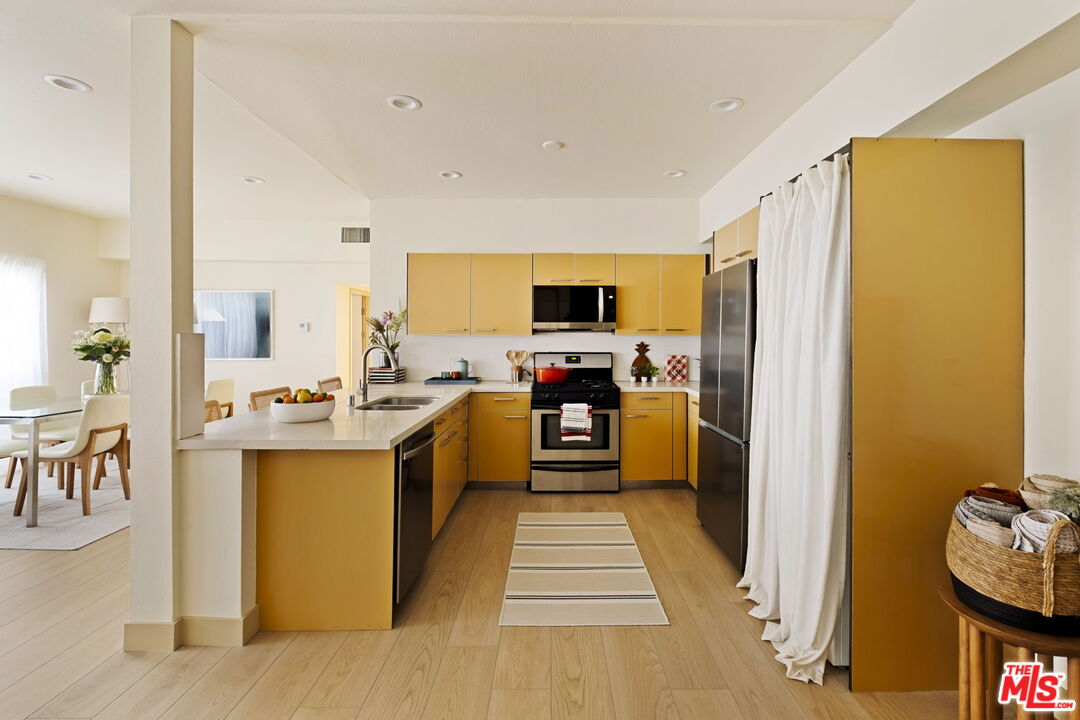 1717 Malcolm Ave Unit: 303