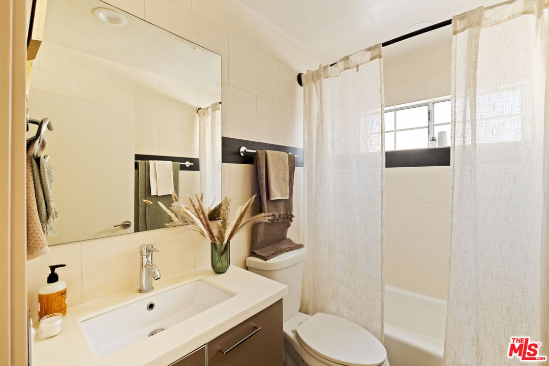 1717 Malcolm Ave Unit: 303