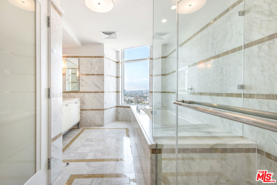 1 W Century Dr Unit: 19D