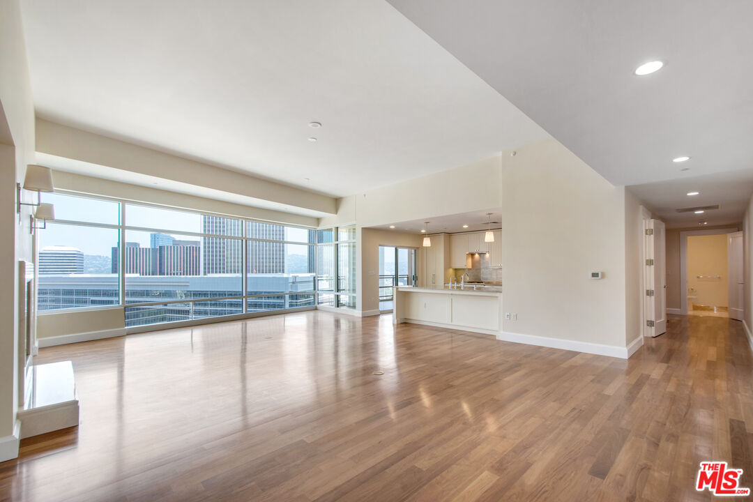 1 W Century Dr Unit: 19D