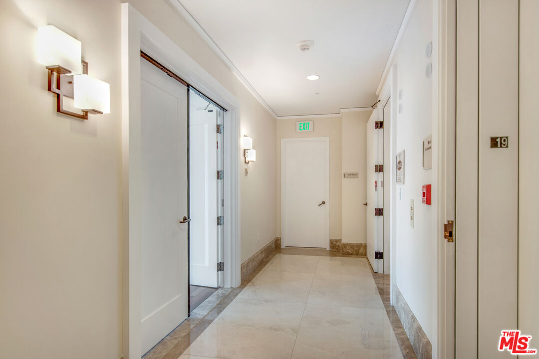 1 W Century Dr Unit: 19D