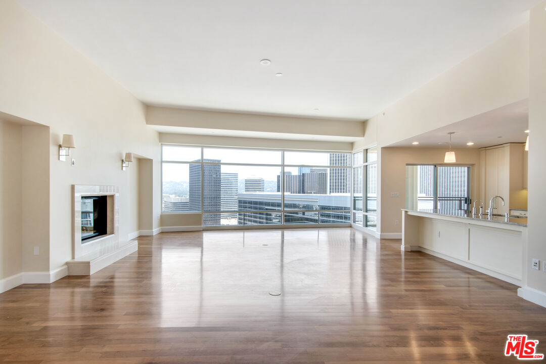 1 W Century Dr Unit: 19D