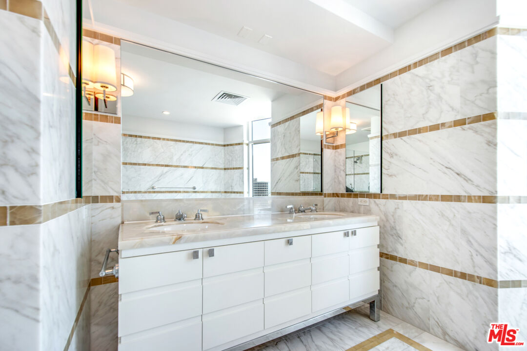 1 W Century Dr Unit: 19D