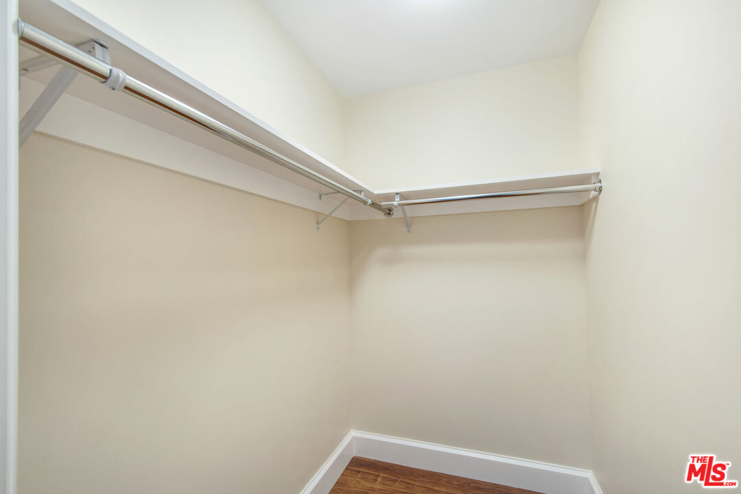 1 W Century Dr Unit: 19D