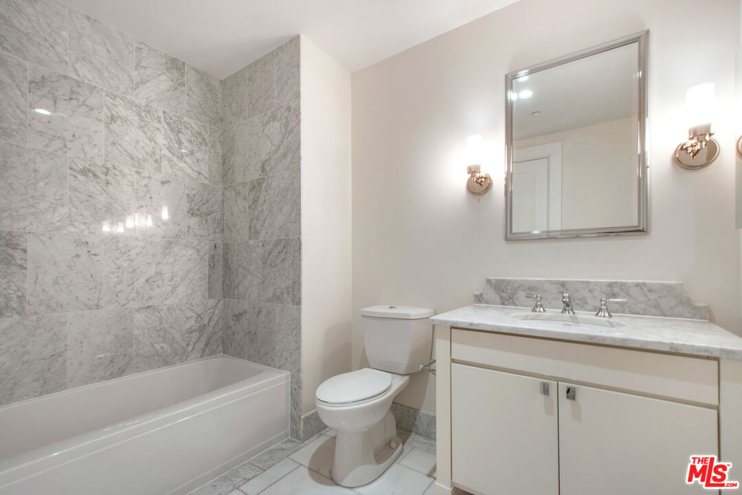 1 W Century Dr Unit: 19D