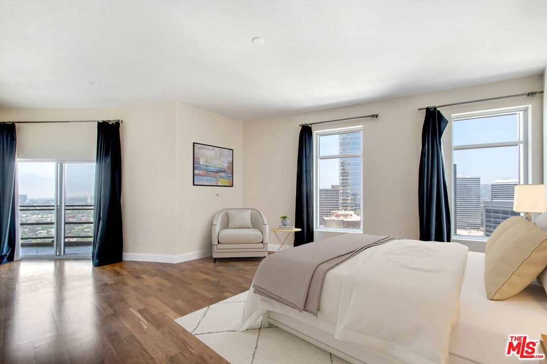 1 W Century Dr Unit: 19D