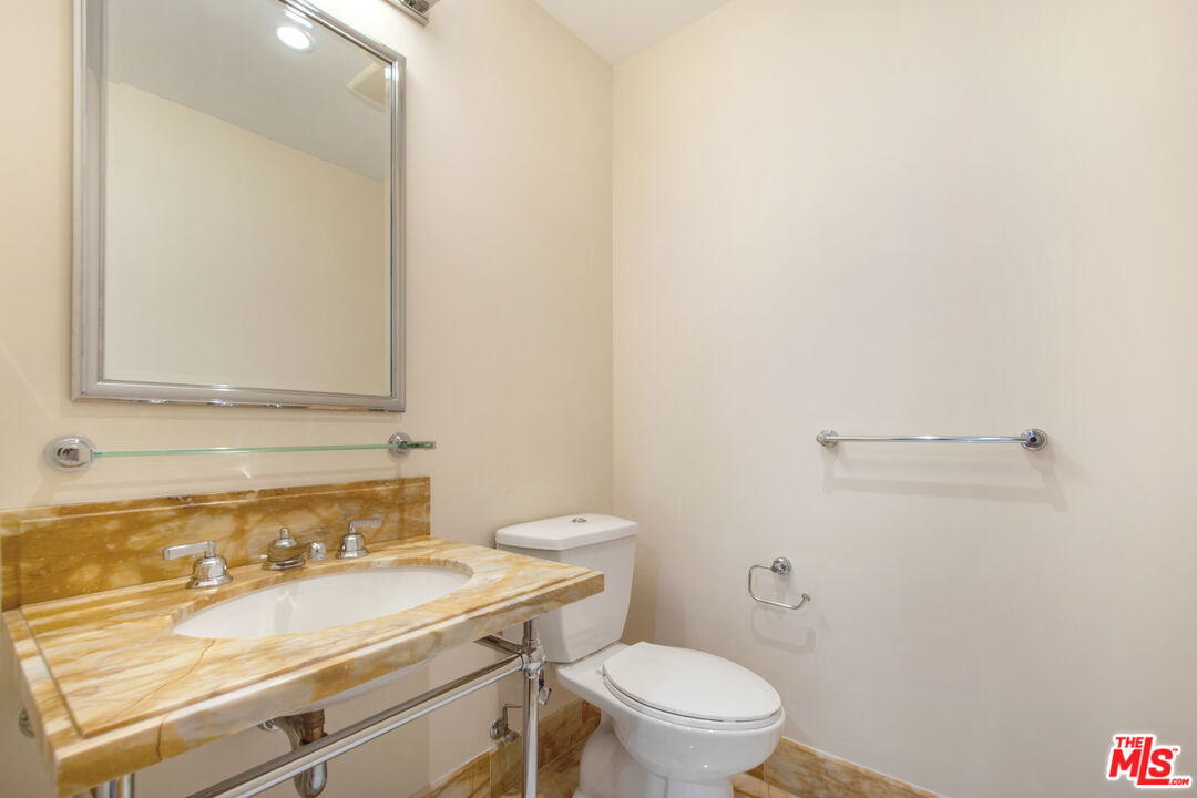 1 W Century Dr Unit: 19D