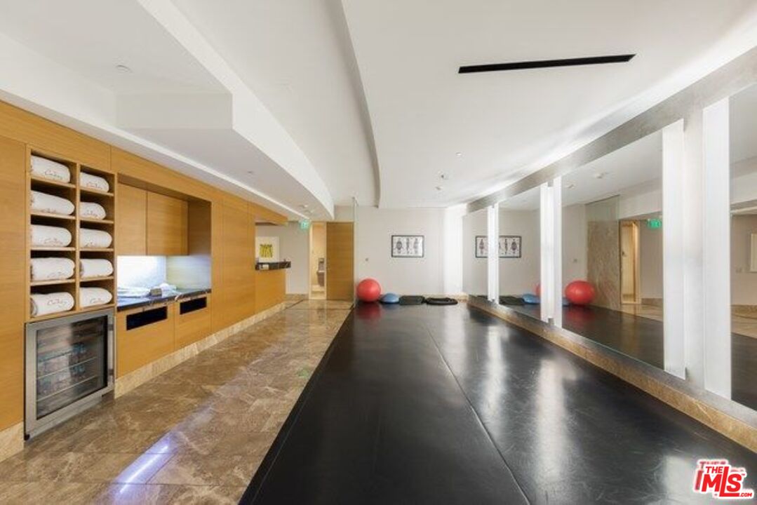 1 W Century Dr Unit: 19D