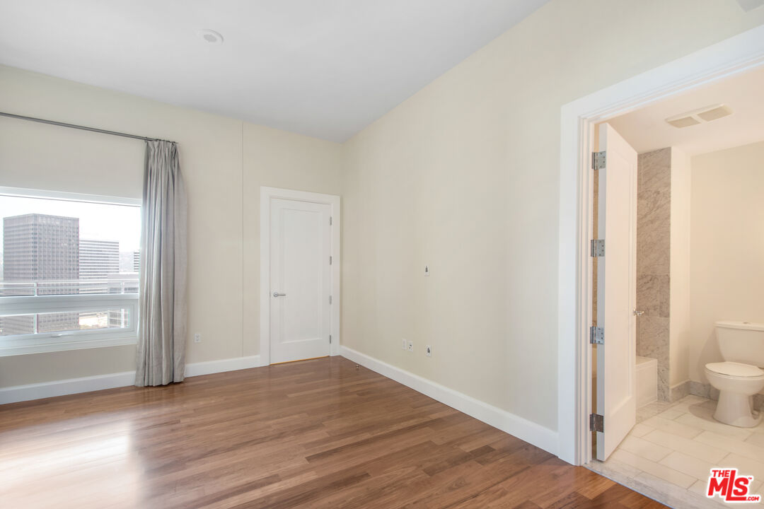 1 W Century Dr Unit: 19D