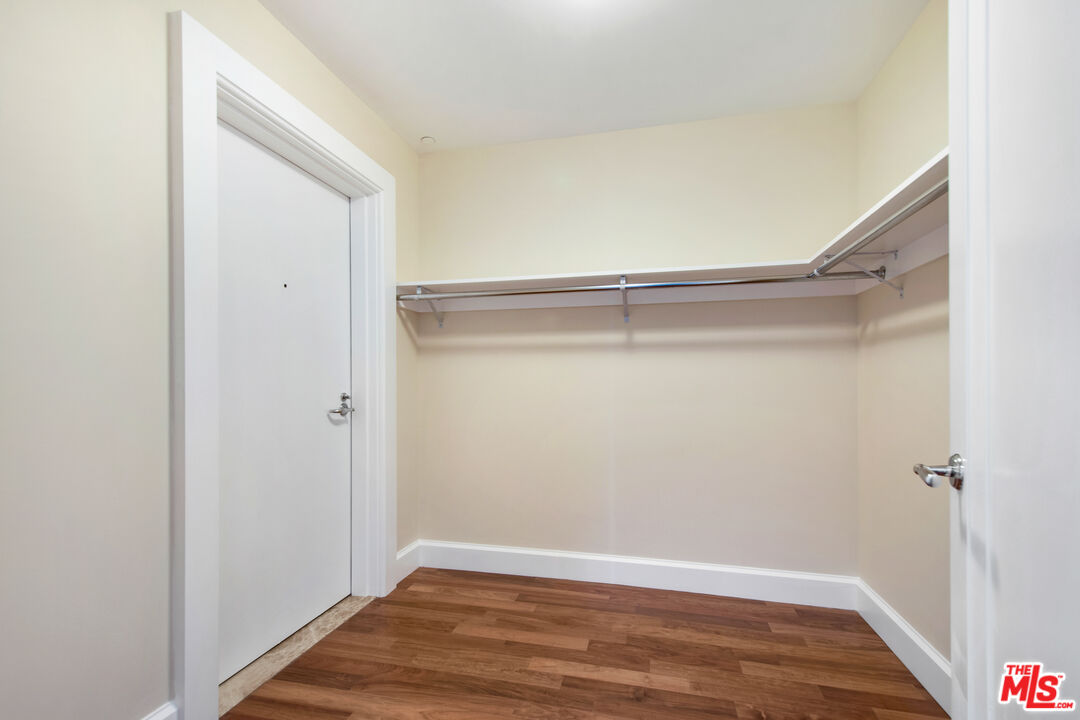 1 W Century Dr Unit: 19D