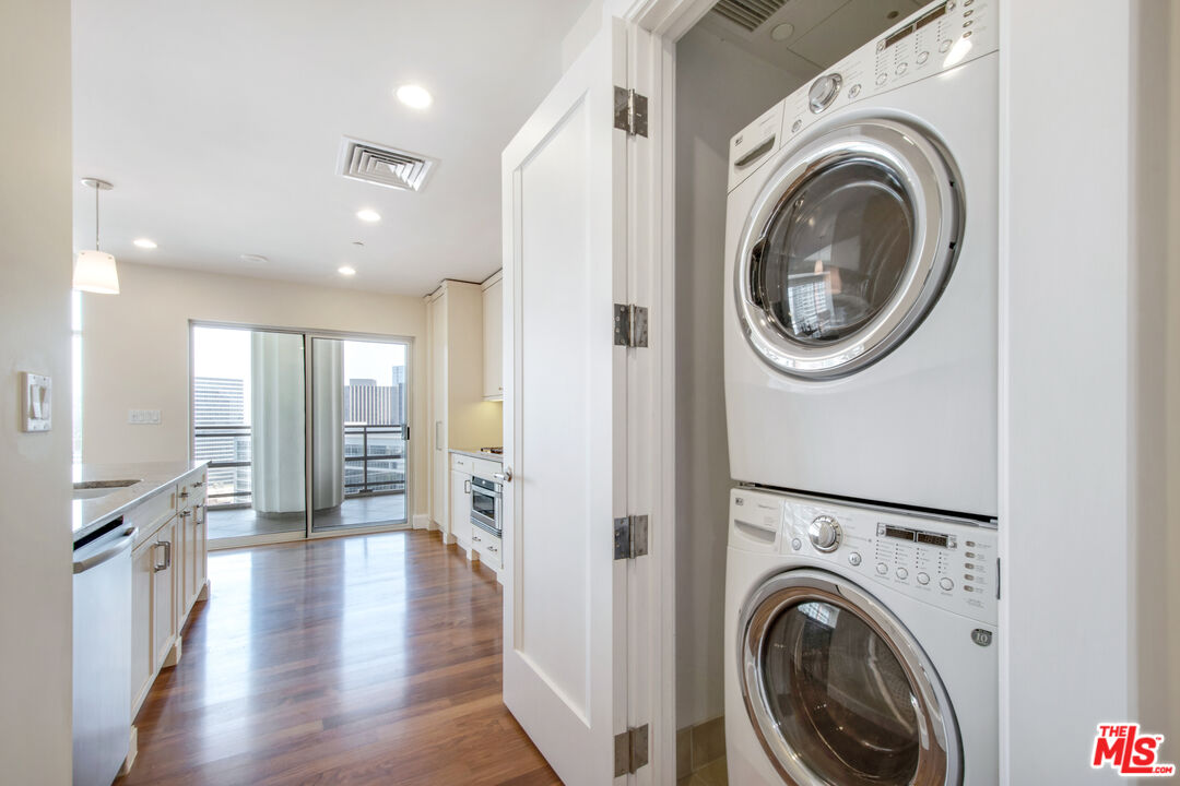 1 W Century Dr Unit: 19D