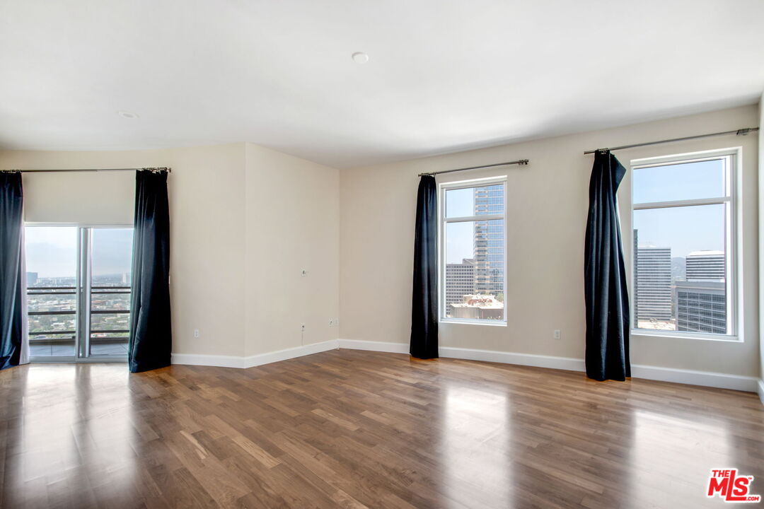 1 W Century Dr Unit: 19D