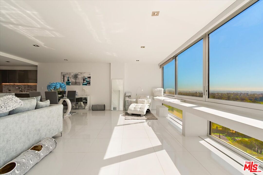 2222 Avenue Of The Stars Unit: 1203