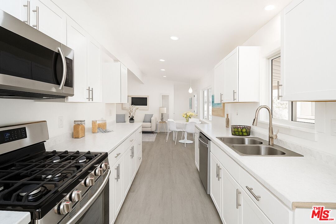 4201 Topanga Canyon Blvd Unit: 62