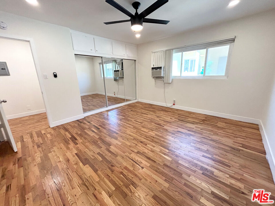 1146 N Formosa Ave Unit: 5