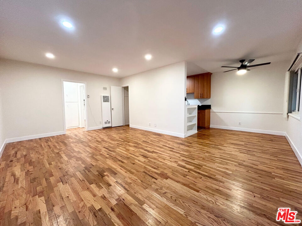 1146 N Formosa Ave Unit: 5