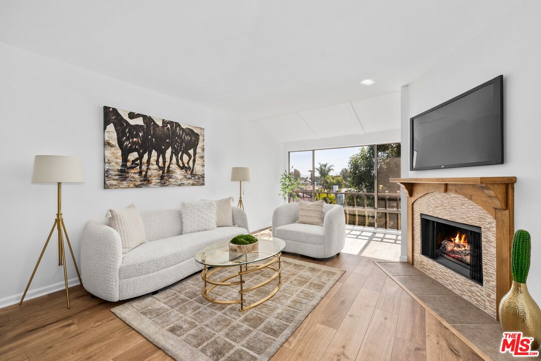 12720 Burbank Blvd Unit: 318