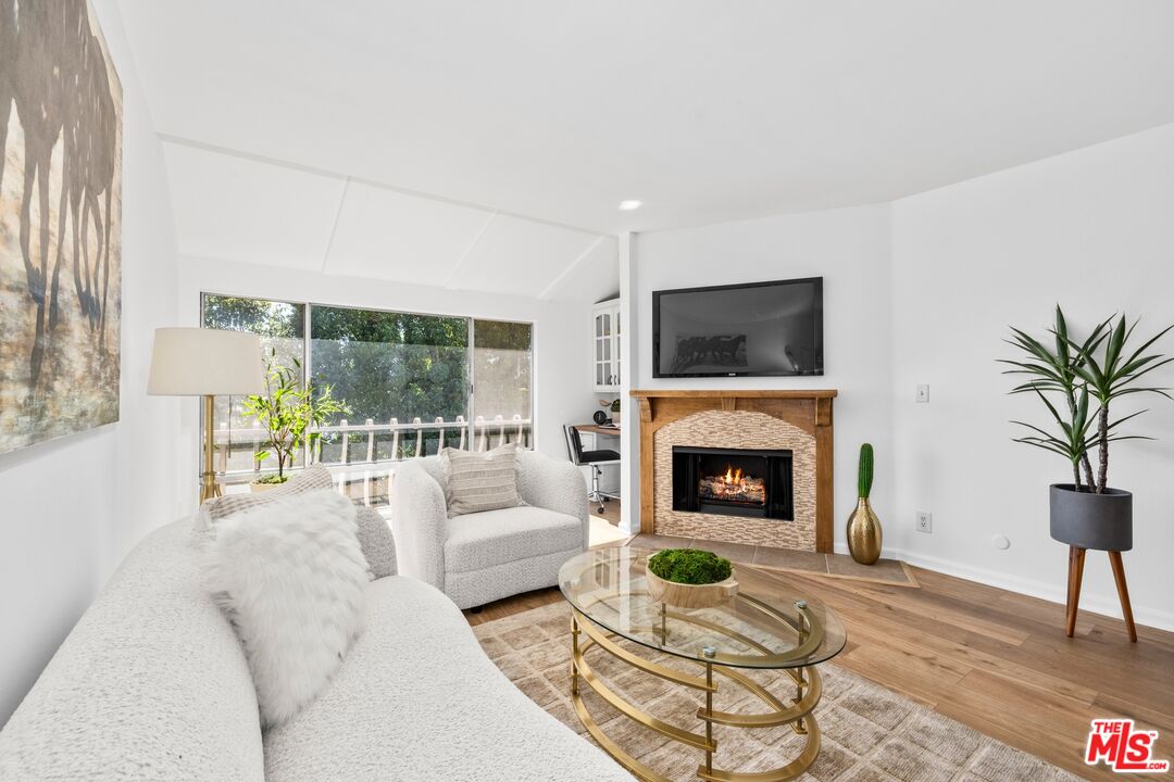 12720 Burbank Blvd Unit: 318