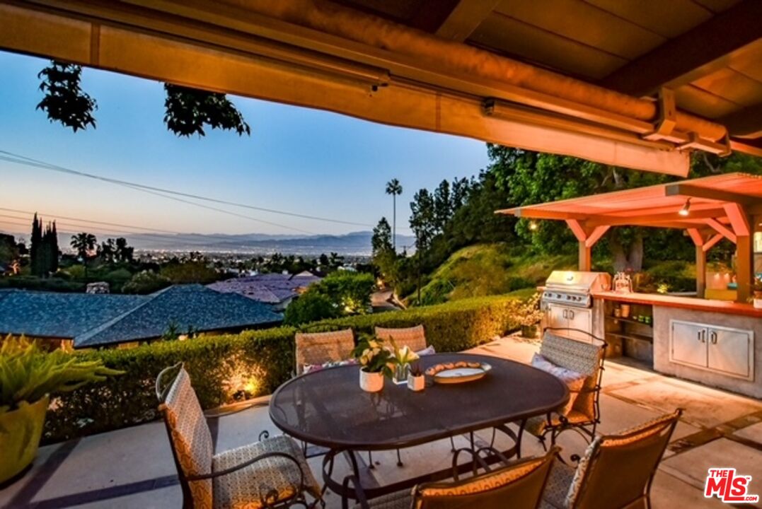 3540 WILLOWCREST AVE