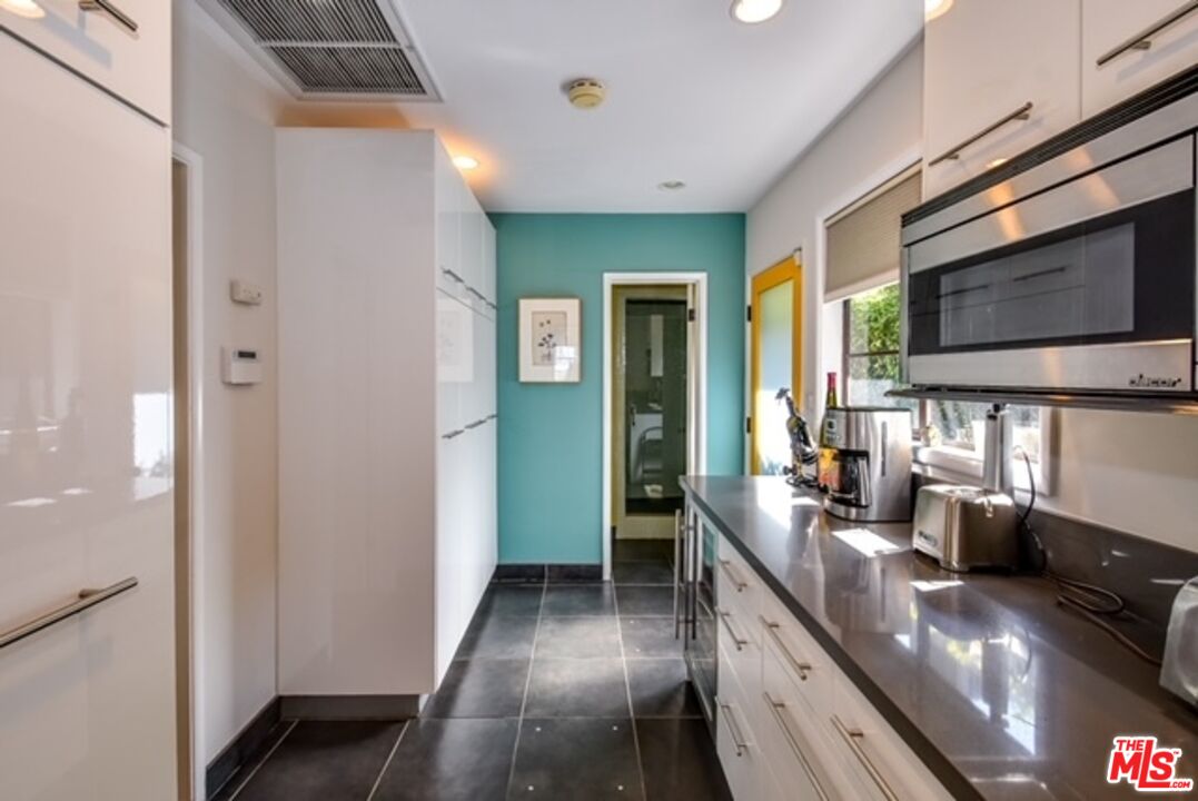 3540 WILLOWCREST AVE