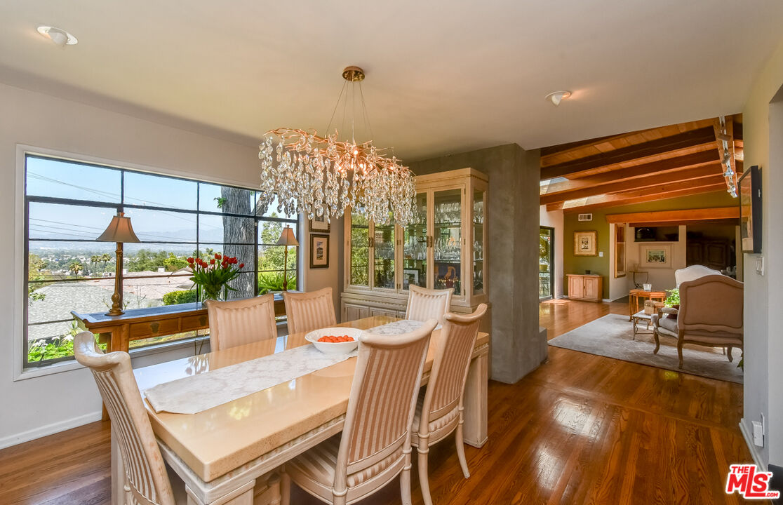 3540 WILLOWCREST AVE