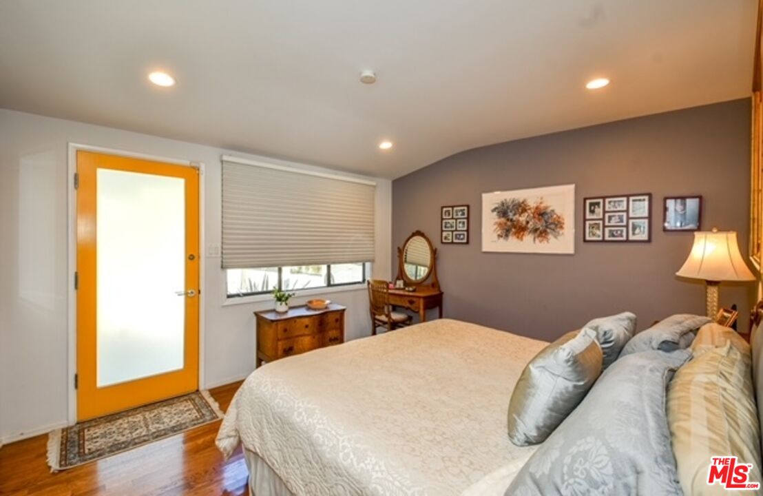 3540 WILLOWCREST AVE