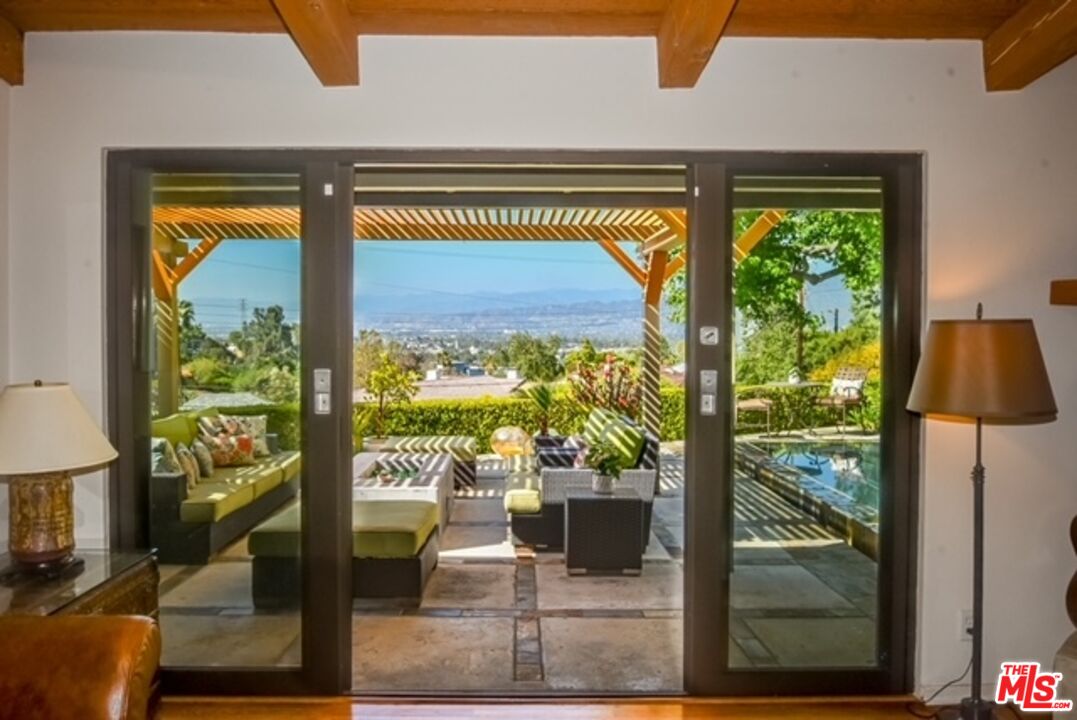 3540 WILLOWCREST AVE