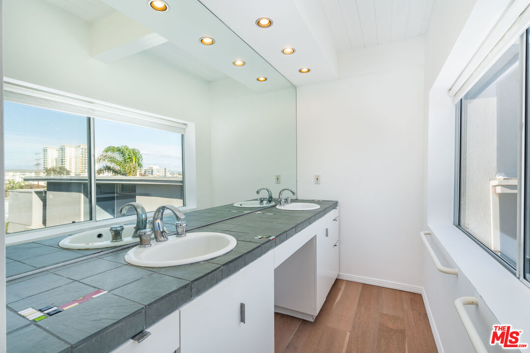 3711 OCEAN FRONT Unit: 3