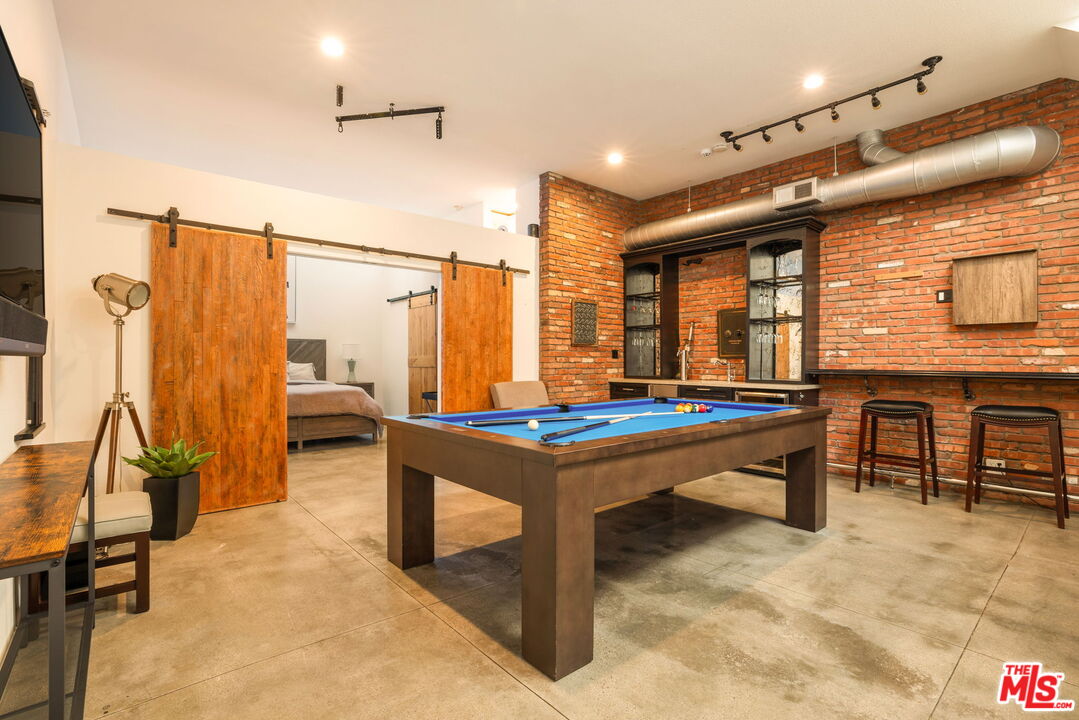 630 Rose Ave Unit: 5