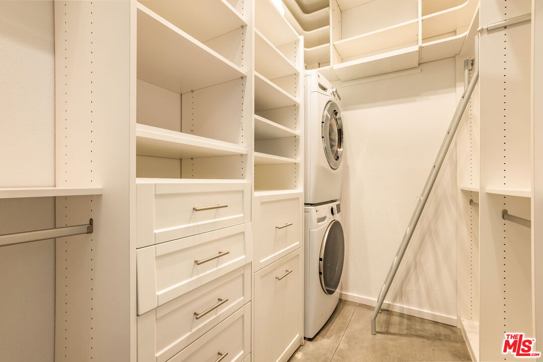 630 Rose Ave Unit: 5