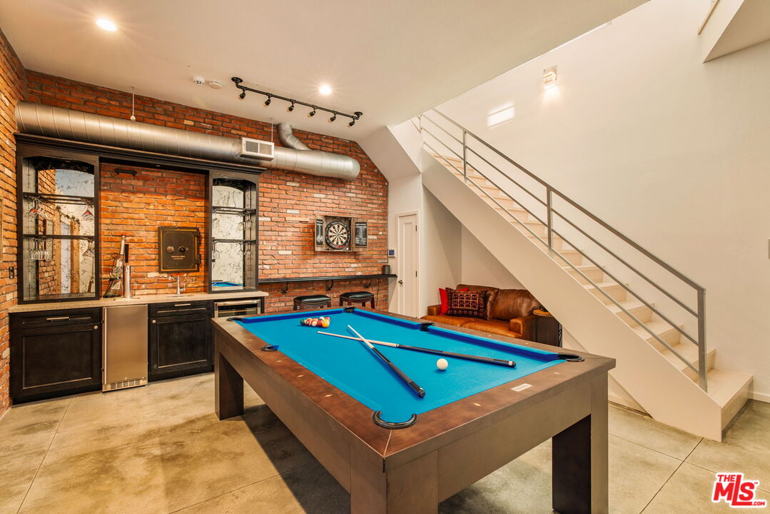 630 Rose Ave Unit: 5