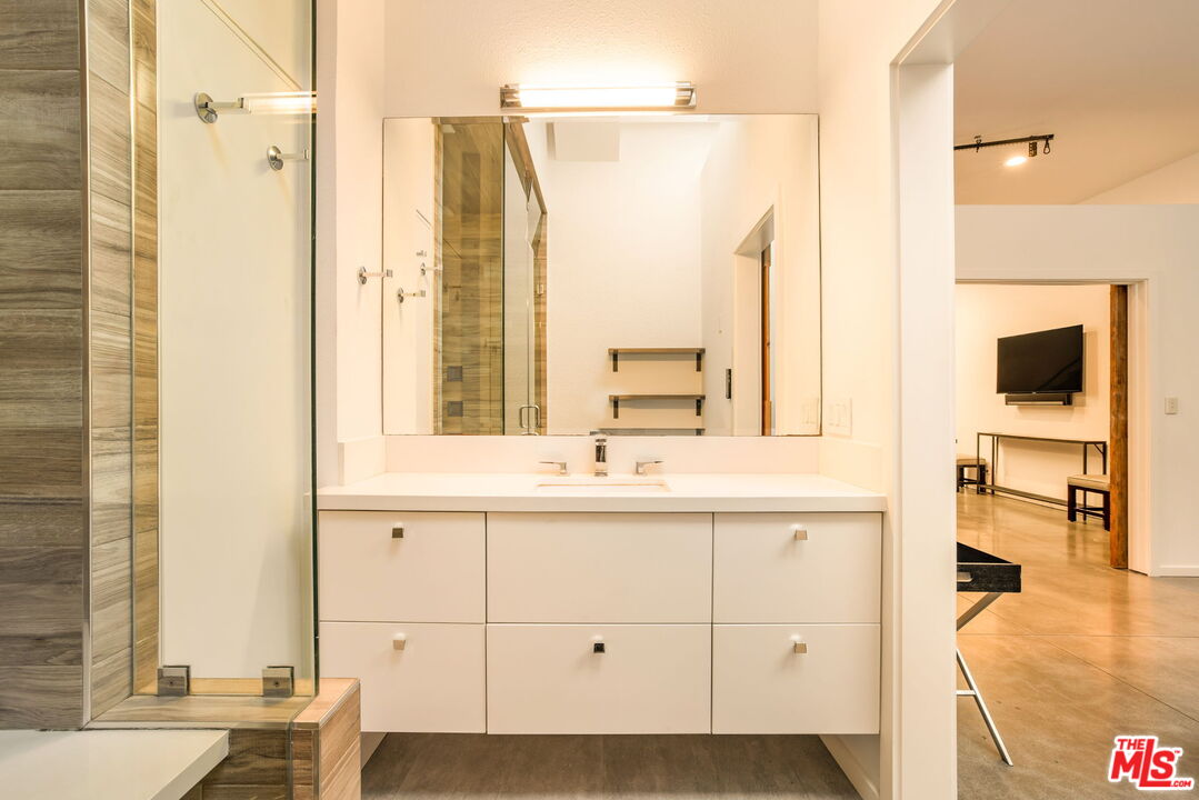 630 Rose Ave Unit: 5